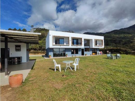 ‏בתים כפריים או חוות ב  Bello, Departamento de Antioquia