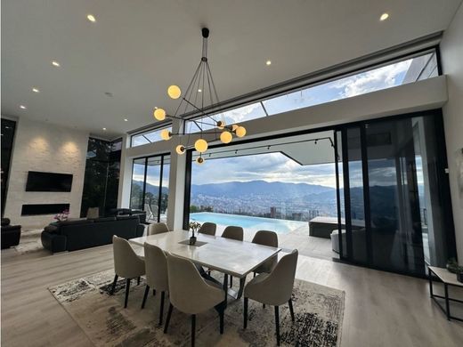 منزل ﻓﻲ Envigado, Departamento de Antioquia