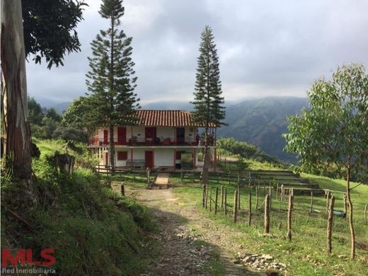 منزل ريفي ﻓﻲ Santa Bárbara, Departamento de Antioquia