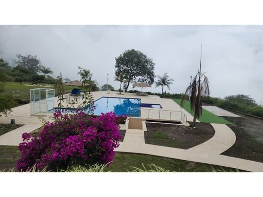 ﻣﻨﺰﻝ ﺭﻳﻔﻲ/ ﺑﻴﺖ ﻤﺰﺭﻋﺔ ﻓﻲ Copacabana, Departamento de Antioquia