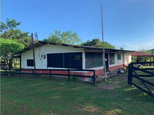 Ρουστίκ ή αγροικία σε Puerto Boyacá, Departamento de Boyacá