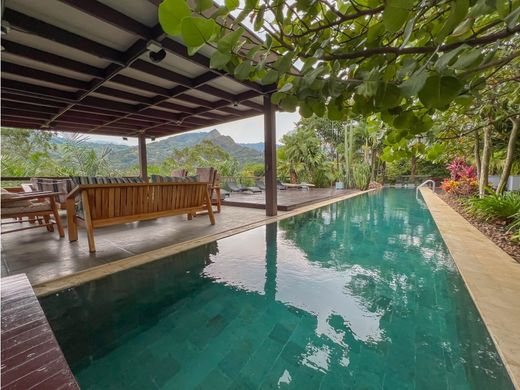 郊区住宅  Copacabana, Departamento de Antioquia