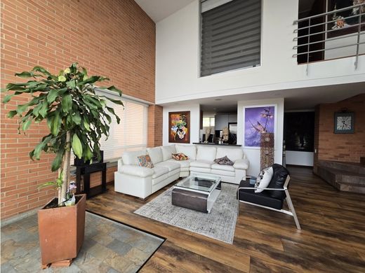 بنتهاوس ﻓﻲ ميديلين, Medellín