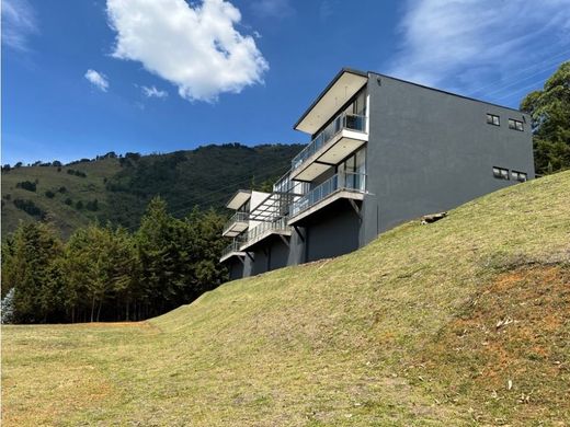 Загородный Дом, Медельин, Medellín