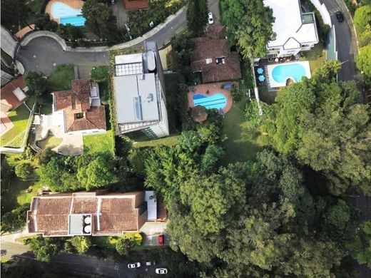 地皮  麦德林, Medellín