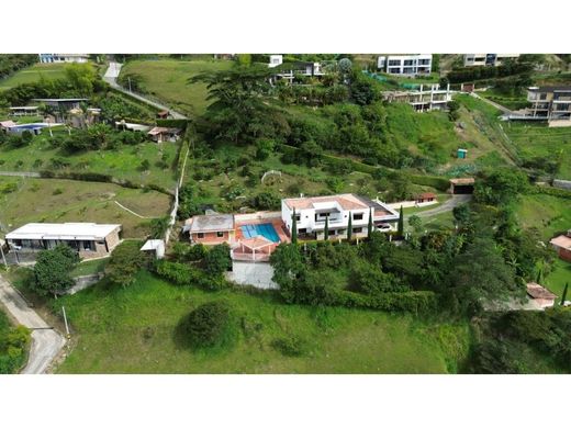 ﻣﻨﺰﻝ ﺭﻳﻔﻲ/ ﺑﻴﺖ ﻤﺰﺭﻋﺔ ﻓﻲ Copacabana, Departamento de Antioquia