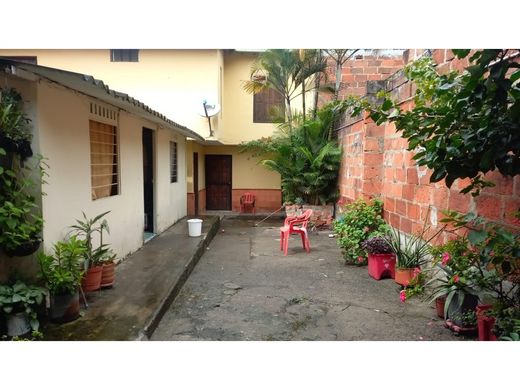 Luxus-Haus in Copacabana, Departamento de Antioquia