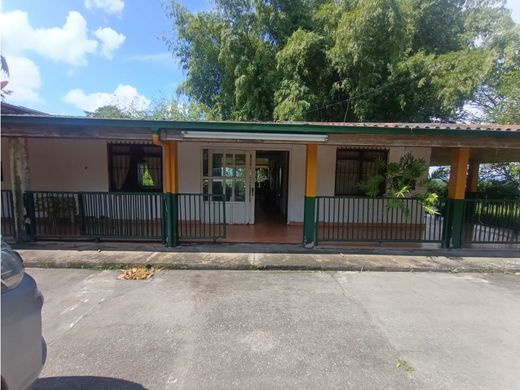 Gutshaus oder Landhaus in Calarcá, Calarca