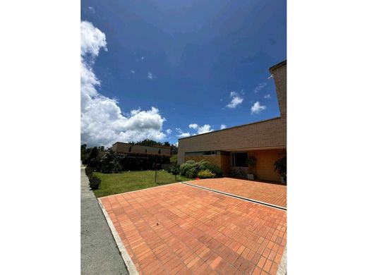 منزل ﻓﻲ Envigado, Departamento de Antioquia