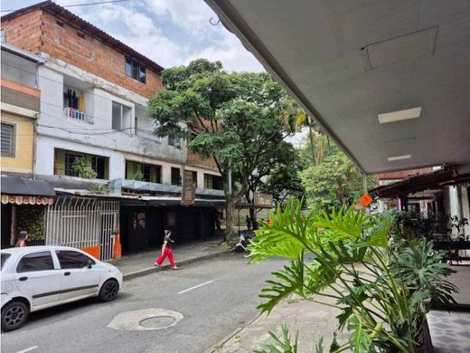 Kamienica w Itagüí, Itagui