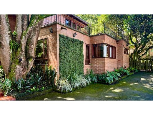 منزل ﻓﻲ Envigado, Departamento de Antioquia