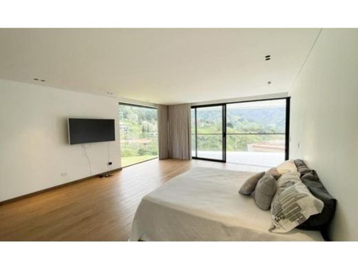 منزل ﻓﻲ Envigado, Departamento de Antioquia