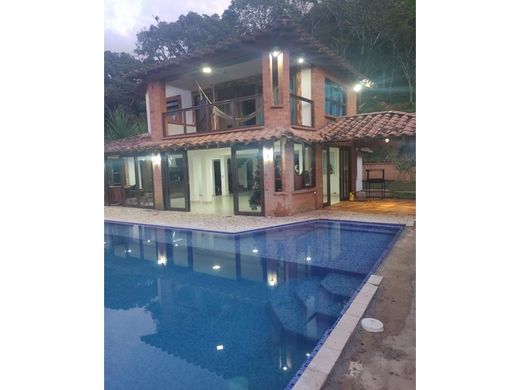 Quinta rústica - Barbosa, Departamento de Antioquia