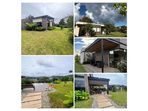 컨트리하우스 / La Ceja, Departamento de Antioquia