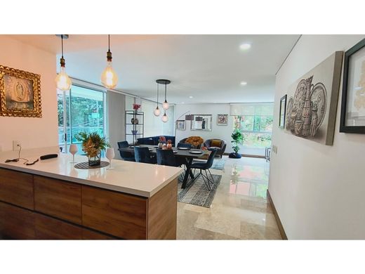 Apartment / Etagenwohnung in Medellín, Departamento de Antioquia