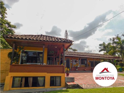 ‏בתים כפריים או חוות ב  Dosquebradas, Departamento de Risaralda