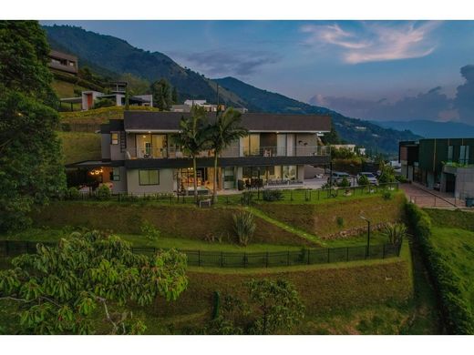 Загородный Дом, Медельин, Medellín