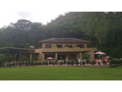 Casa de campo en Anapoima, Cundinamarca