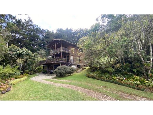 ﻣﻨﺰﻝ ﺭﻳﻔﻲ/ ﺑﻴﺖ ﻤﺰﺭﻋﺔ ﻓﻲ Retiro, Departamento de Antioquia