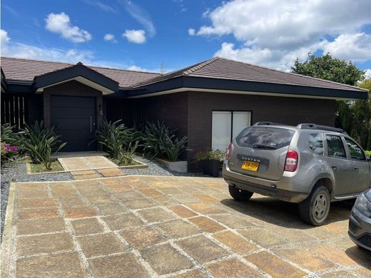 منزل ريفي ﻓﻲ Envigado, Departamento de Antioquia