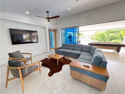 컨트리하우스 / Armenia, Quindío Department