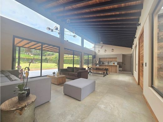 Luxus-Haus in Guarne, Departamento de Antioquia
