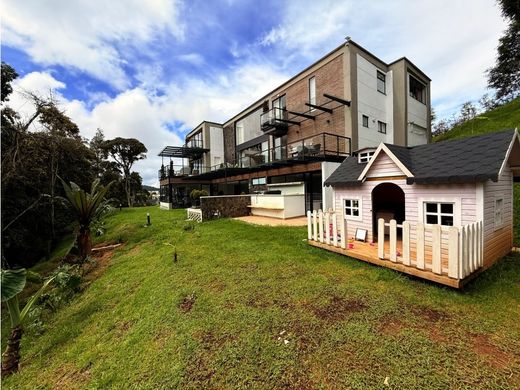 منزل ﻓﻲ Envigado, Departamento de Antioquia