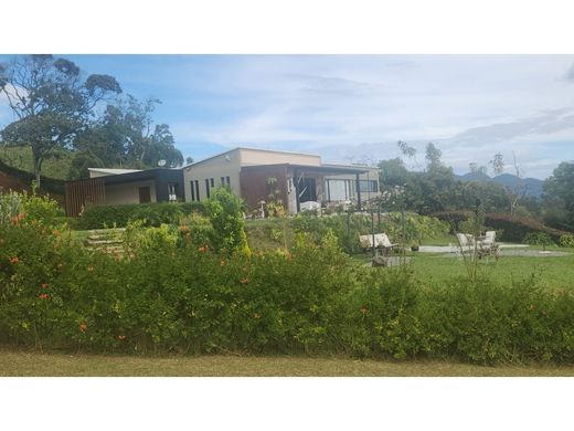 컨트리하우스 / La Ceja, Departamento de Antioquia