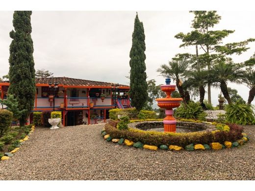 ﻣﻨﺰﻝ ﺭﻳﻔﻲ/ ﺑﻴﺖ ﻤﺰﺭﻋﺔ ﻓﻲ Fredonia, Departamento de Antioquia