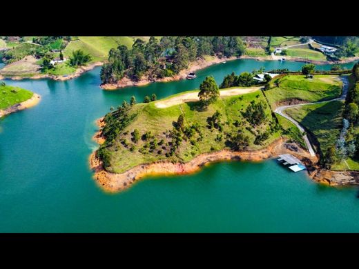 أرض ﻓﻲ Guatapé, Departamento de Antioquia