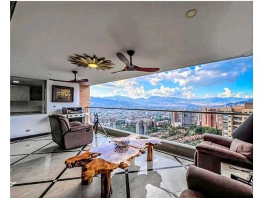 Apartment / Etagenwohnung in Medellín, Departamento de Antioquia