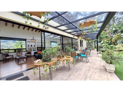 Загородный Дом, Медельин, Medellín