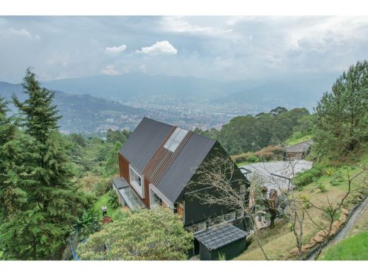 منزل ريفي ﻓﻲ Envigado, Departamento de Antioquia