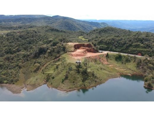 Terreno a Guatapé, Departamento de Antioquia
