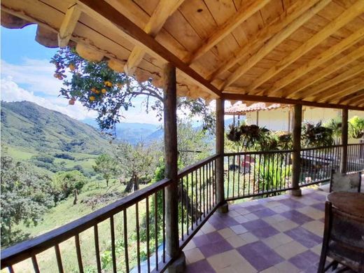 Cortijo o casa de campo en Hispania, Departamento de Antioquia
