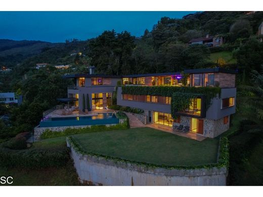 Загородный Дом, Медельин, Medellín