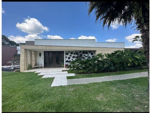 컨트리하우스 / Armenia, Quindío Department