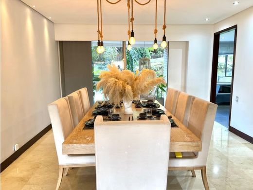 Apartment / Etagenwohnung in Medellín, Departamento de Antioquia