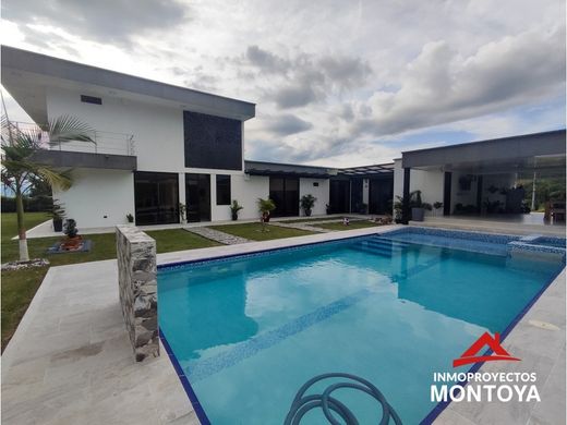 Загородный Дом, Перейра, Pereira