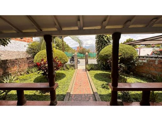 ‏קרקע ב  מדיין
, Medellín