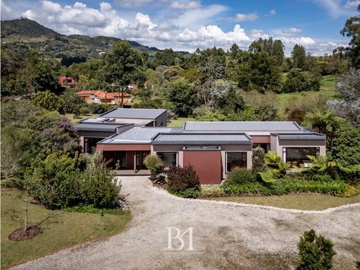 컨트리하우스 / La Ceja, Departamento de Antioquia