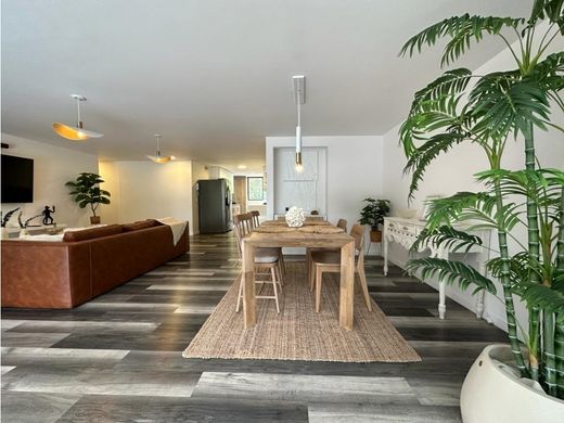 Apartment / Etagenwohnung in Medellín, Departamento de Antioquia