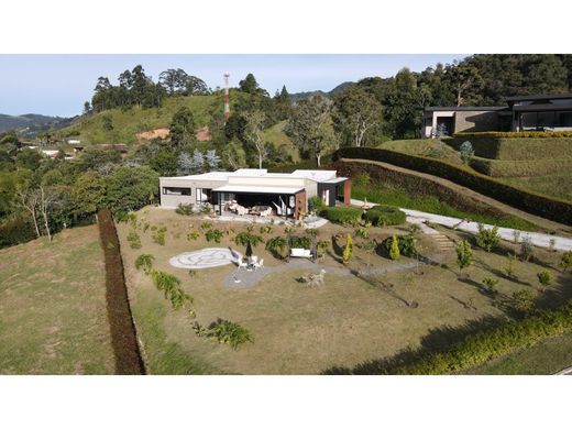 컨트리하우스 / La Ceja, Departamento de Antioquia