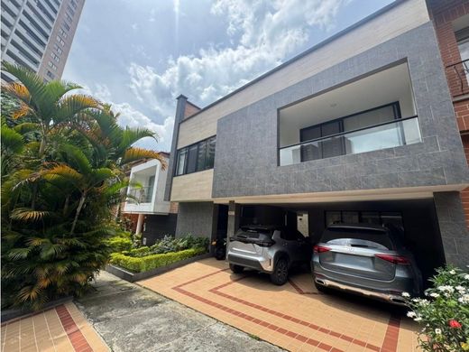 Maison de luxe à Sabaneta, La Estrella