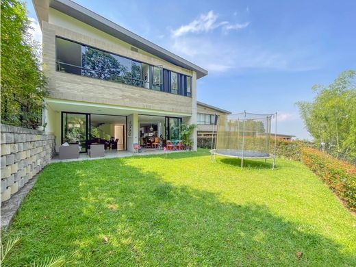 منزل ريفي ﻓﻲ Envigado, Departamento de Antioquia