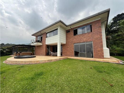 منزل ﻓﻲ Envigado, Departamento de Antioquia