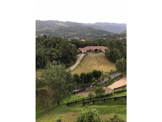 Envigado, Departamento de Antioquiaのカントリー風またはファームハウス