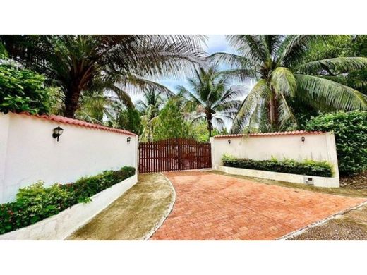 컨트리하우스 / Turbaco, Departamento de Bolívar