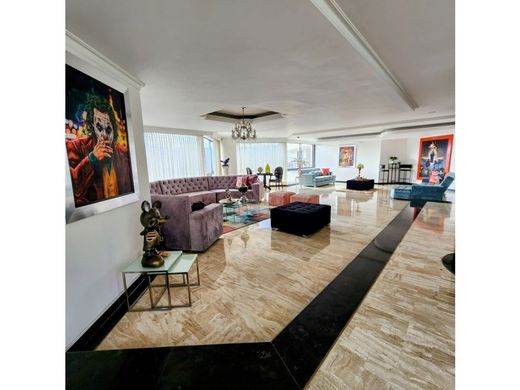 Apartment / Etagenwohnung in Medellín, Departamento de Antioquia