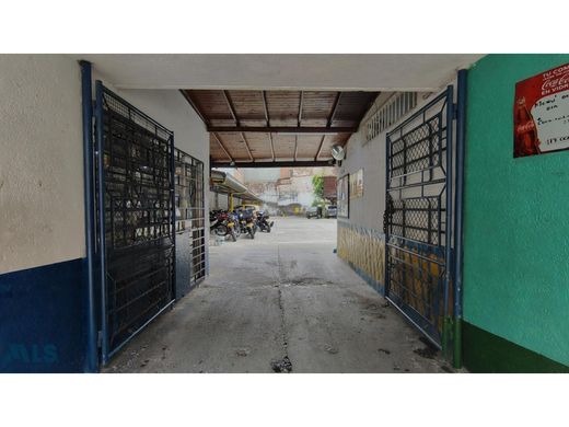 ‏קרקע ב  מדיין
, Medellín